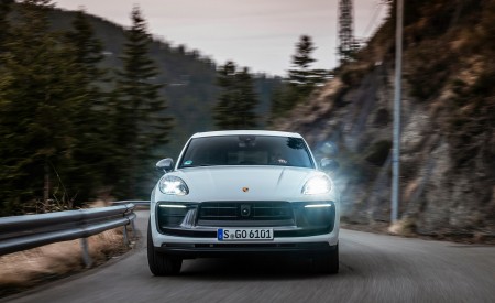 2023 Porsche Macan T (Color: Pure White) Front Wallpapers 450x275 (12)