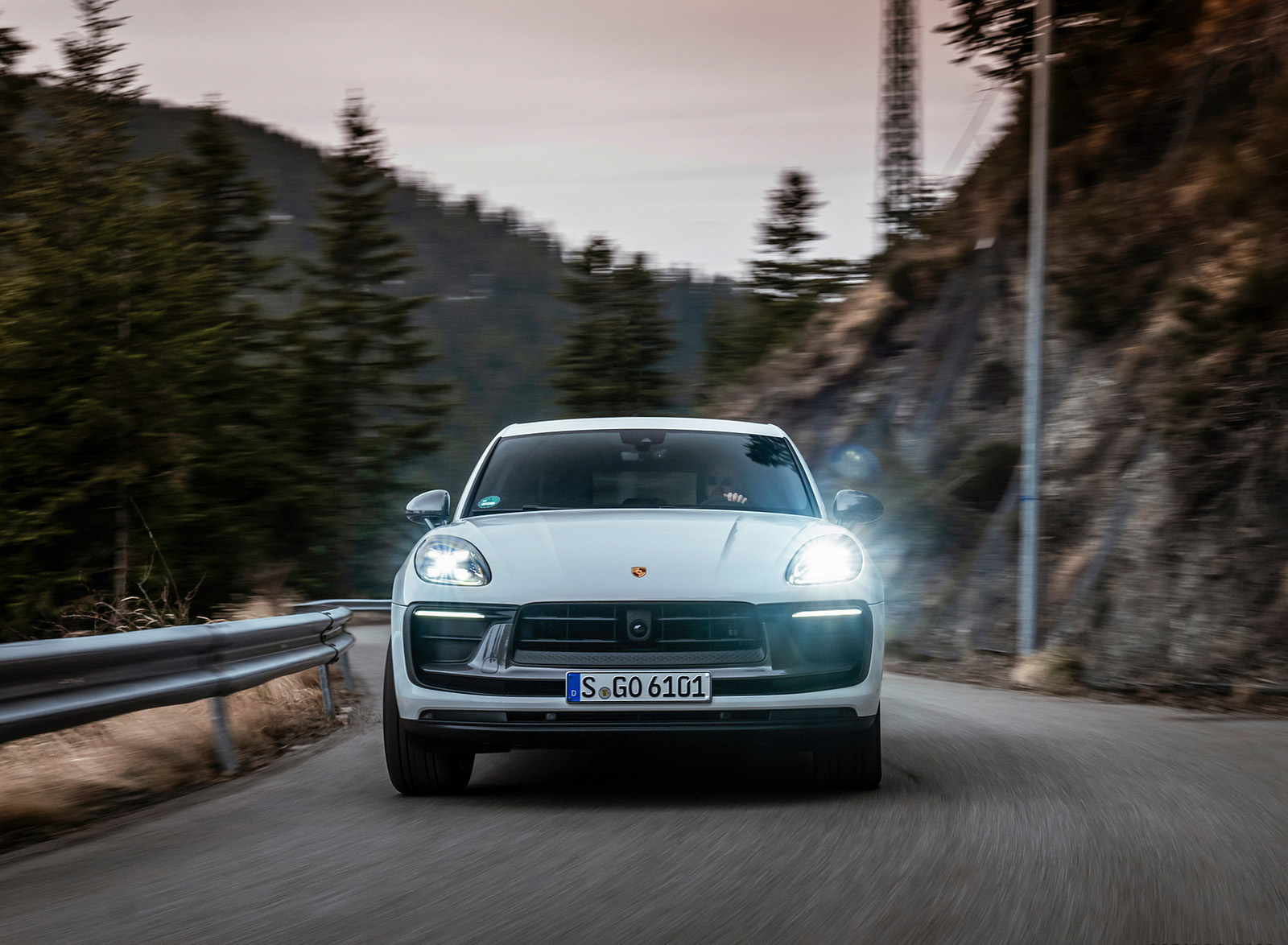 2023 Porsche Macan T (Color: Pure White) Front Wallpapers #12 of 225