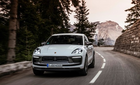 2023 Porsche Macan T (Color: Pure White) Front Wallpapers 450x275 (2)