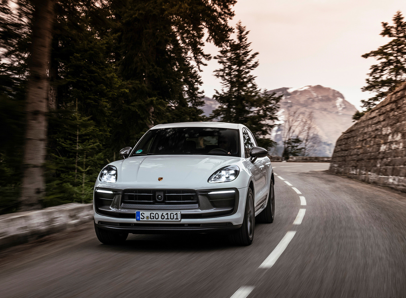 2023 Porsche Macan T (Color: Pure White) Front Wallpapers (2)