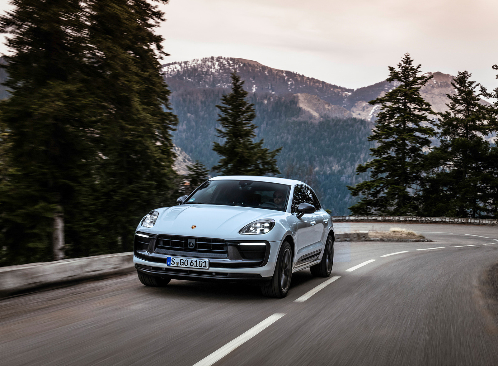 2023 Porsche Macan T (Color: Pure White) Front Wallpapers  (7)