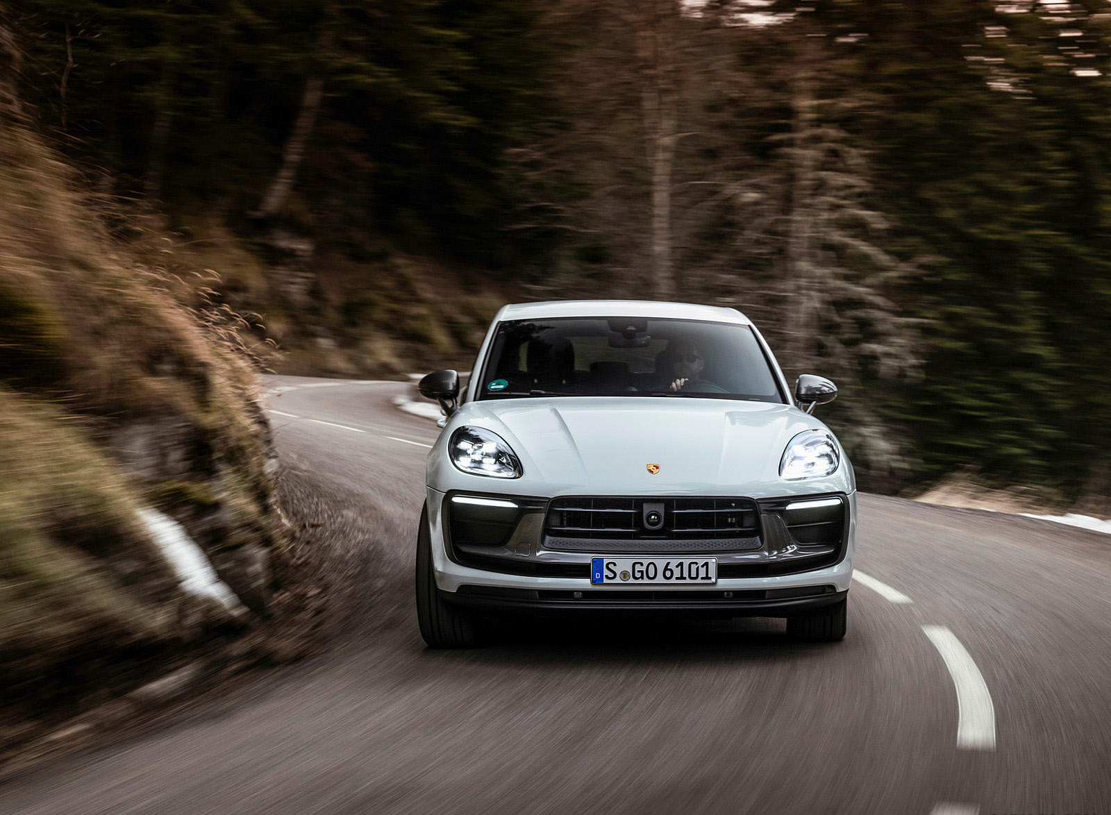 2023 Porsche Macan T (Color: Pure White) Front Wallpapers (3)