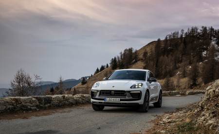 2023 Porsche Macan T (Color: Pure White) Front Wallpapers 450x275 (39)