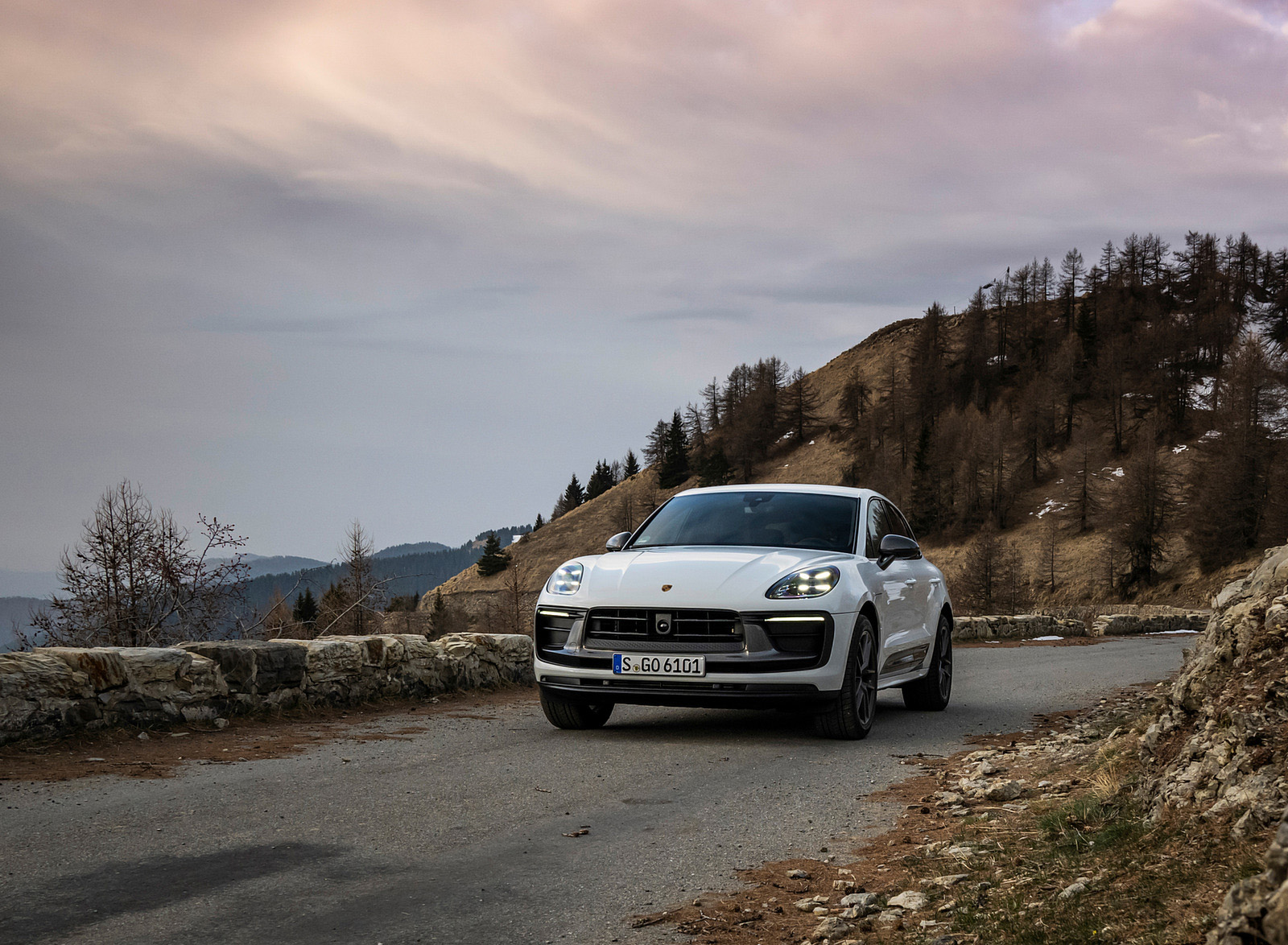 2023 Porsche Macan T (Color: Pure White) Front Wallpapers #39 of 225