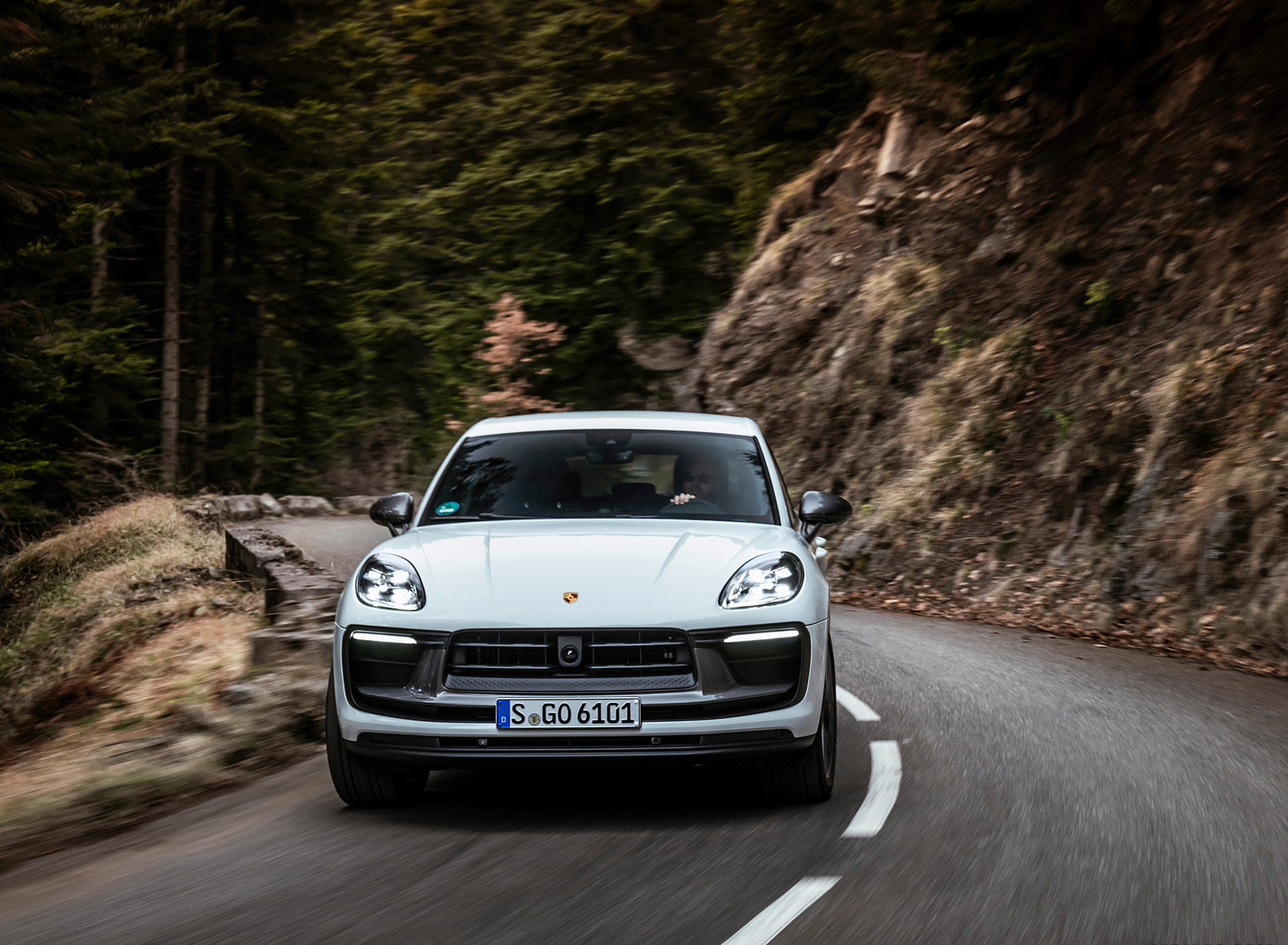 2023 Porsche Macan T (Color: Pure White) Front Wallpapers  (8)