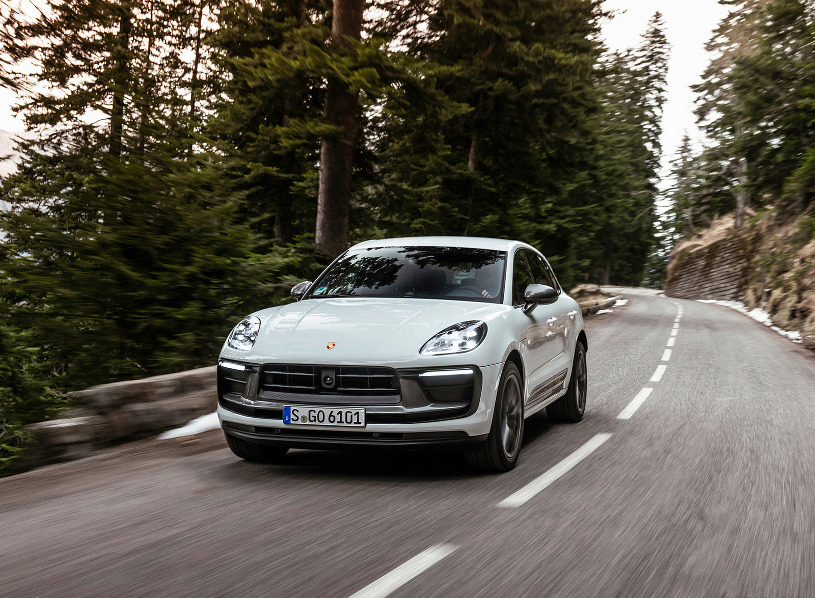 2023 Porsche Macan T (Color: Pure White) Front Wallpapers  (4)