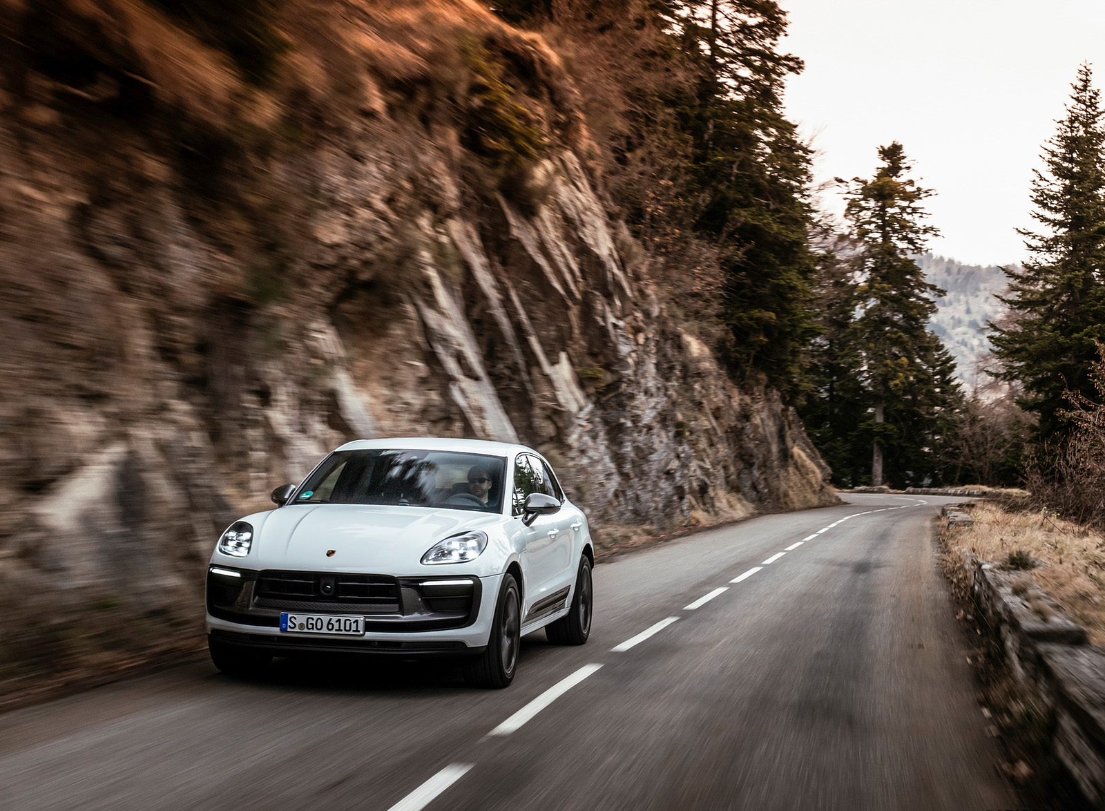 2023 Porsche Macan T (Color: Pure White) Front Wallpapers  (9)