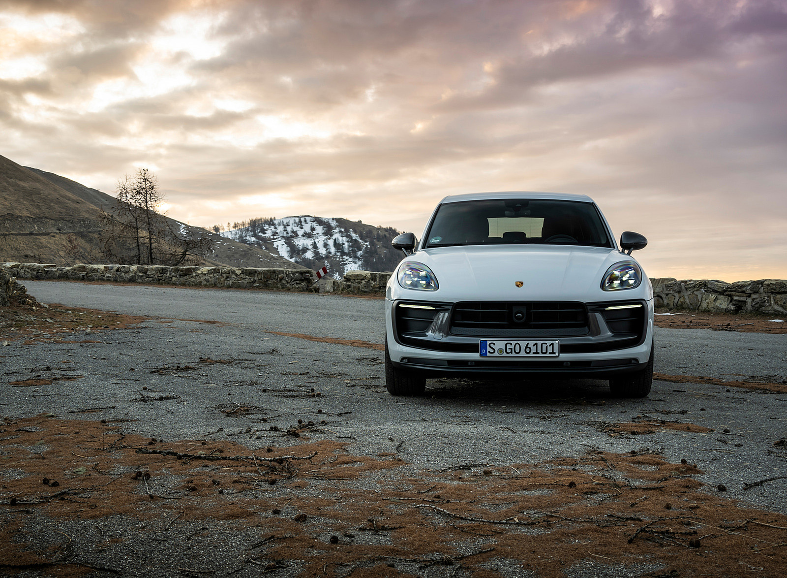 2023 Porsche Macan T (Color: Pure White) Front Wallpapers #45 of 225