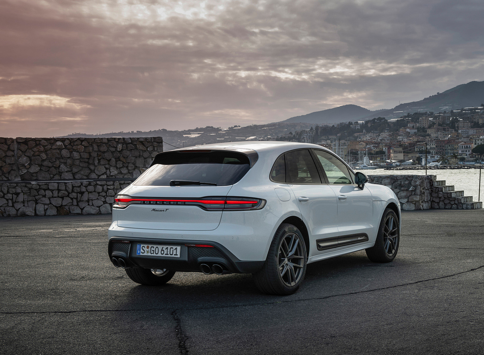 2023 Porsche Macan T (Color: Pure White) Rear Three-Quarter Wallpapers #52 of 225