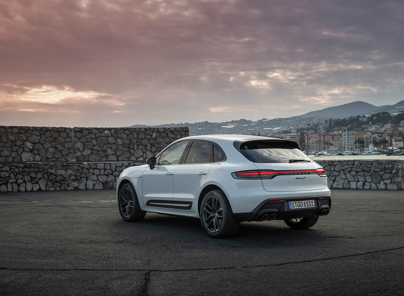 2023 Porsche Macan T (Color: Pure White) Rear Three-Quarter Wallpapers #53 of 225