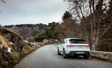 2023 Porsche Macan T (Color: Pure White) Rear Wallpapers  450x275 (17)
