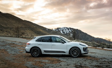 2023 Porsche Macan T (Color: Pure White) Side Wallpapers  450x275 (49)