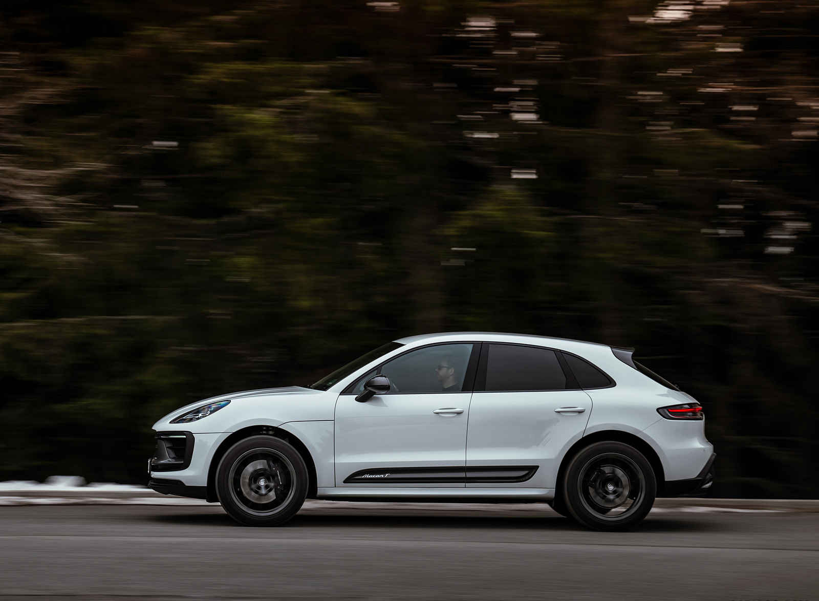 2023 Porsche Macan T (Color: Pure White) Side Wallpapers  #23 of 225