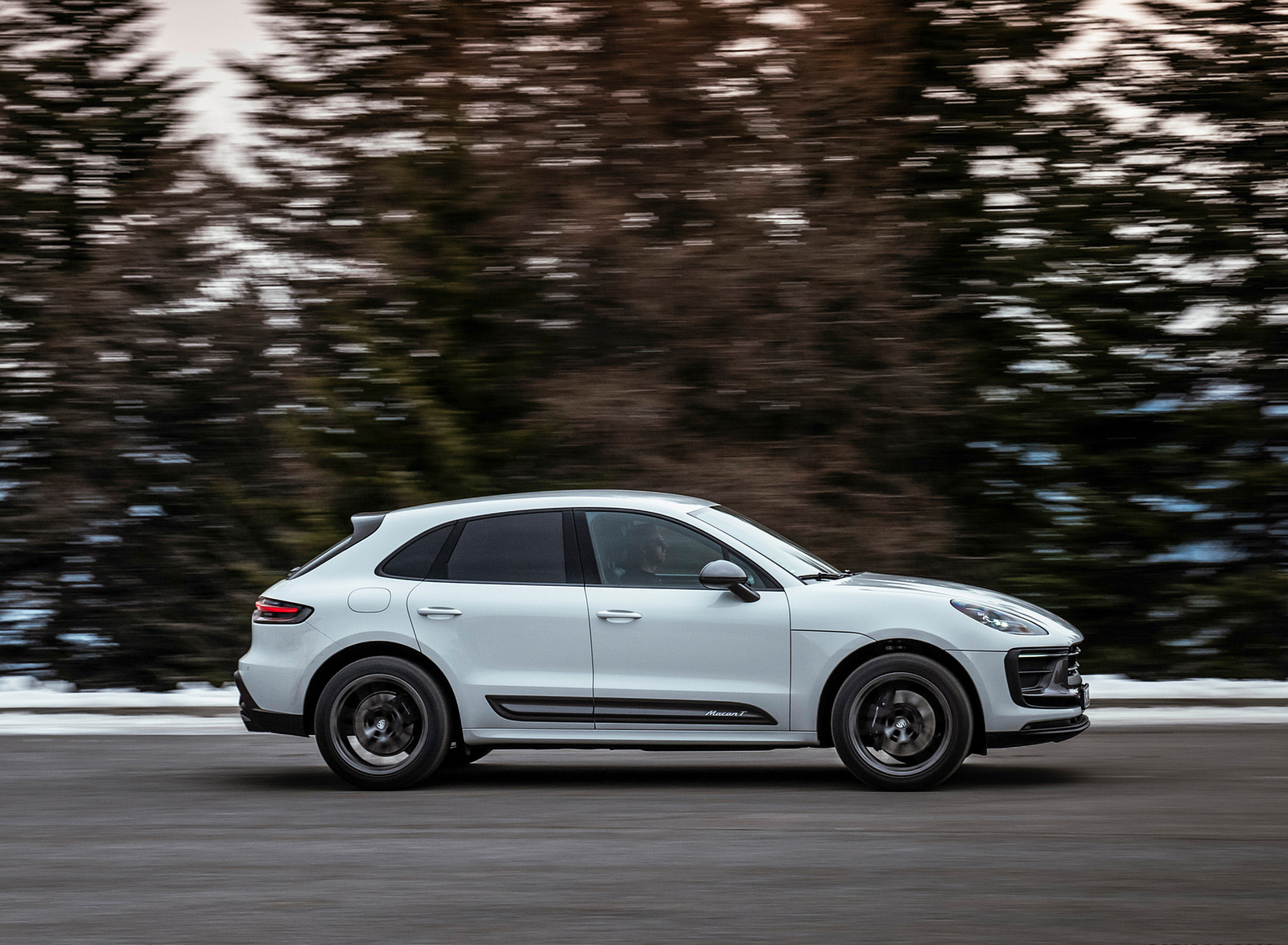 2023 Porsche Macan T (Color: Pure White) Side Wallpapers #24 of 225