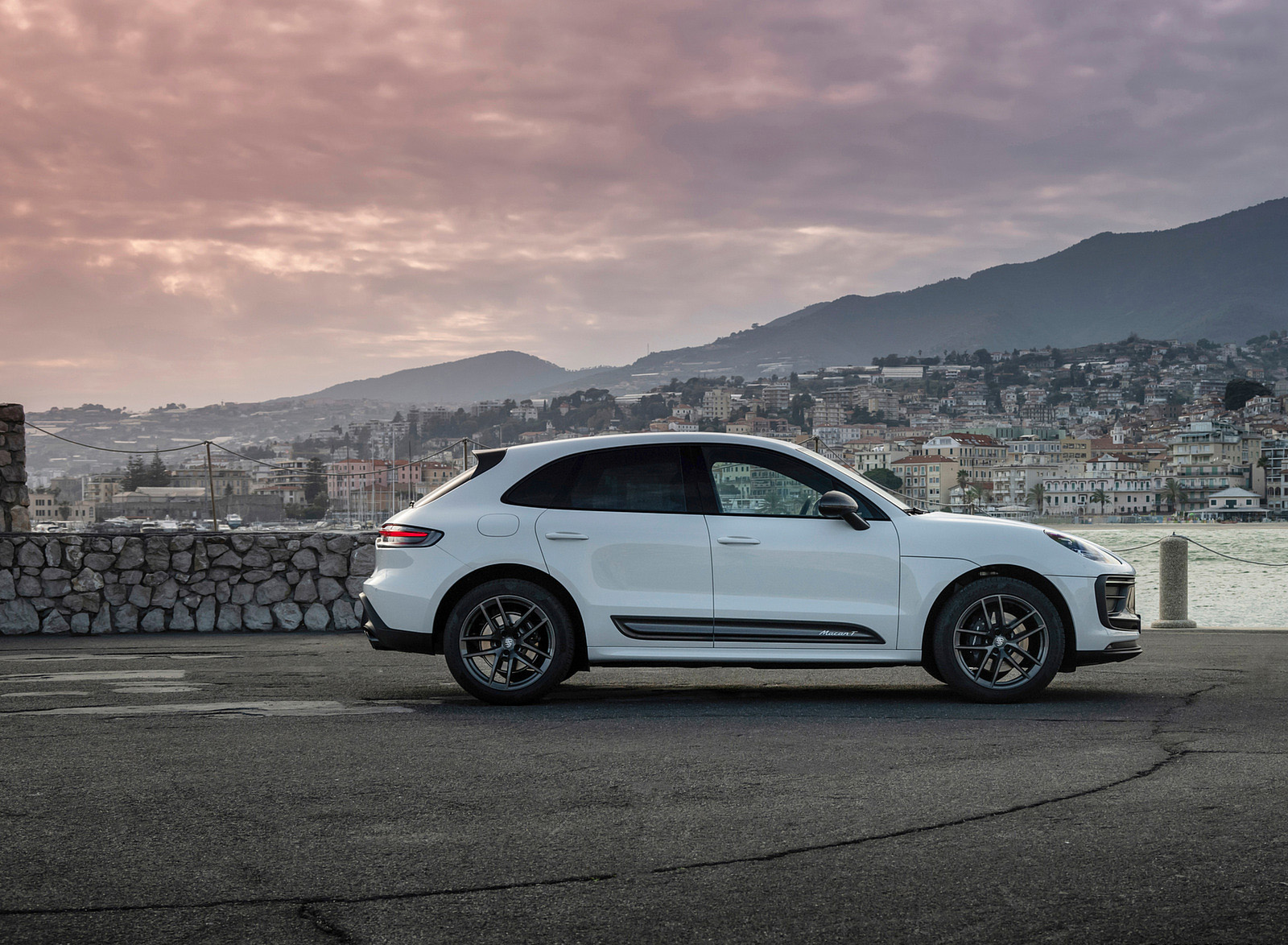 2023 Porsche Macan T (Color: Pure White) Side Wallpapers #55 of 225