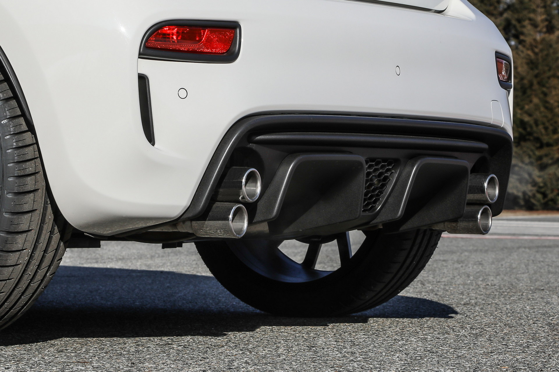 2022 Abarth 695 Competizione Exhaust Wallpapers #17 of 23