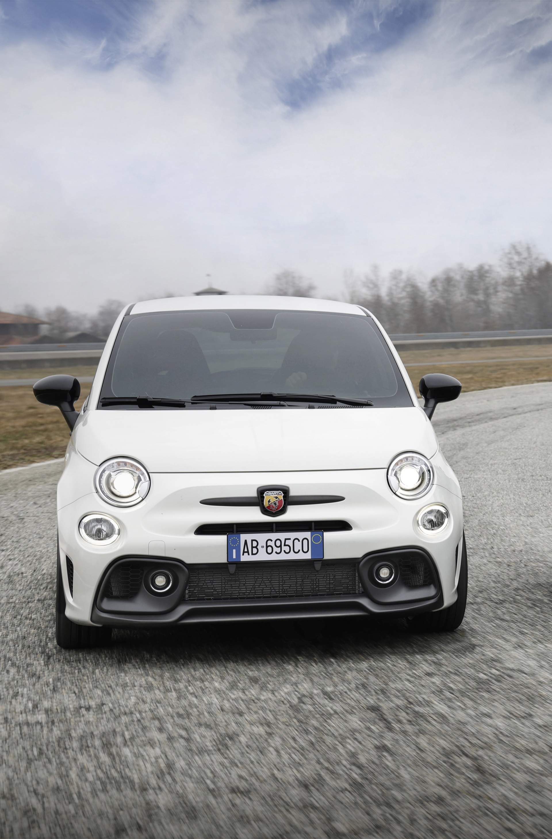 2022 Abarth 695 Competizione Front Wallpapers (4)