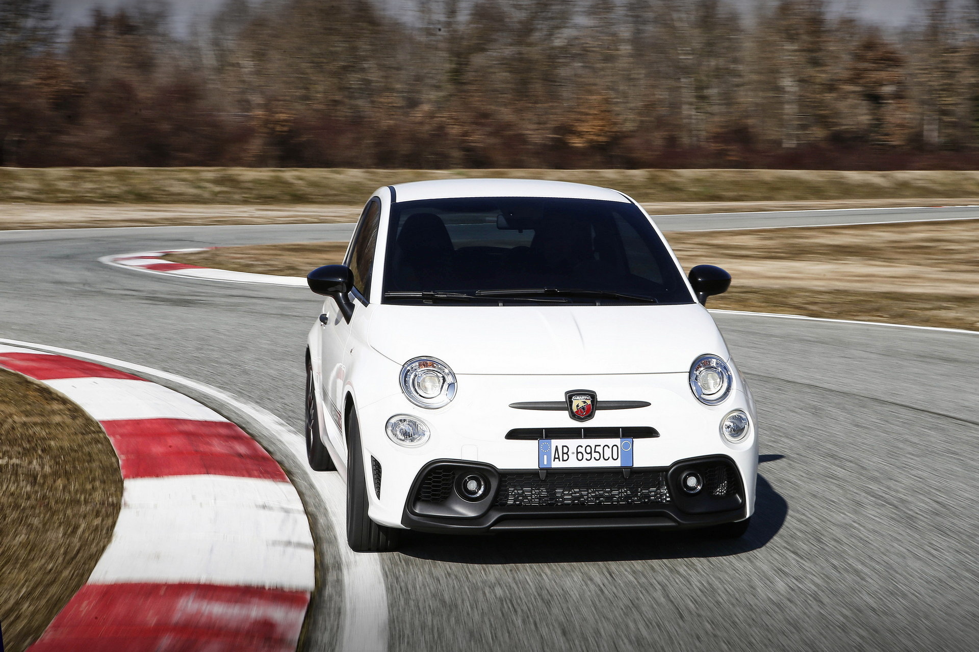 2022 Abarth 695 Competizione Front Wallpapers (5)