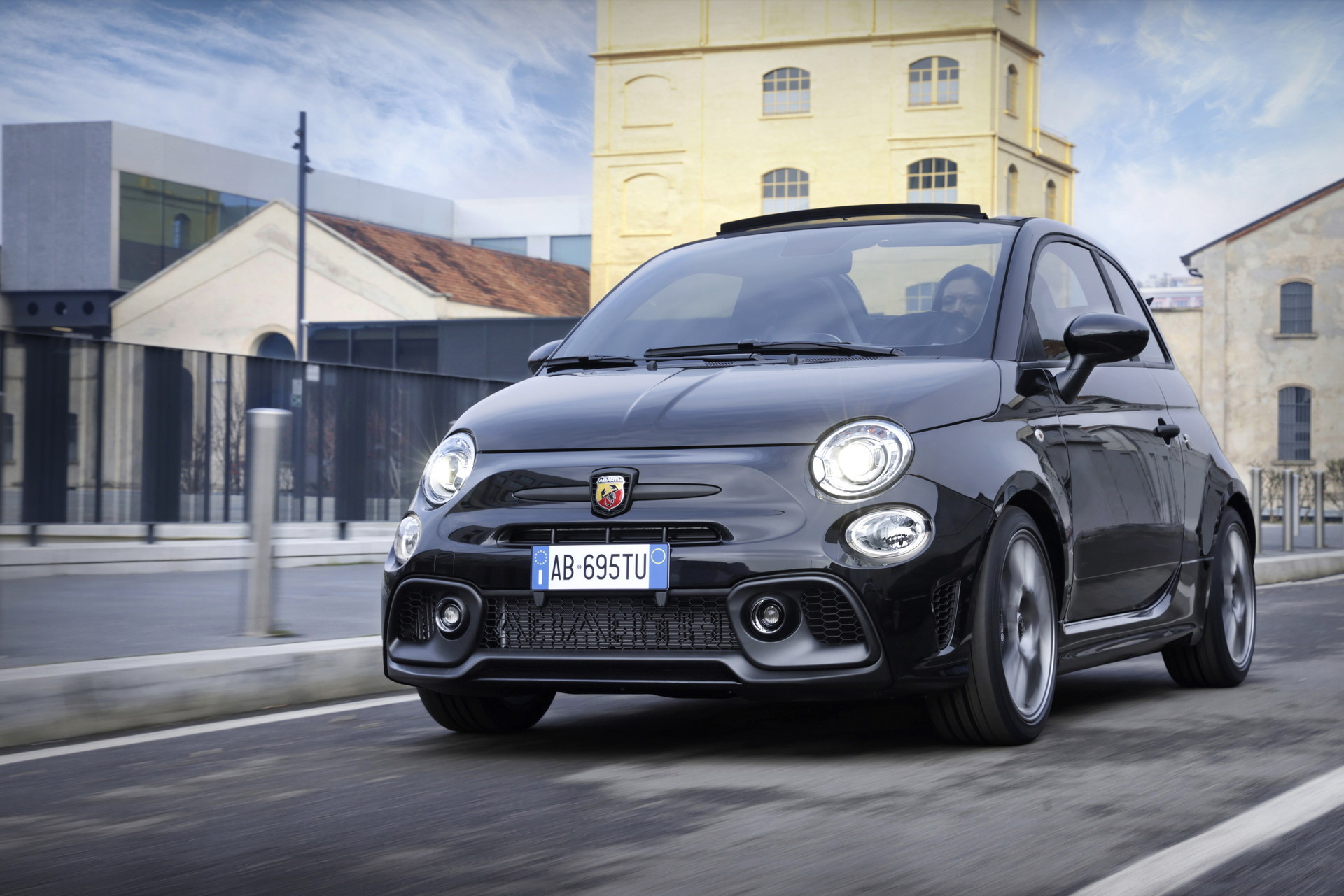 2022 Abarth 695 Turismo Front Wallpapers #5 of 16