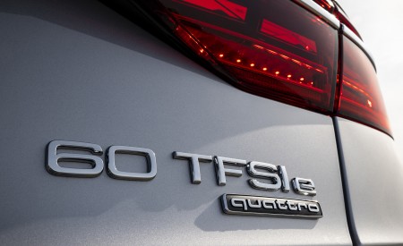 2022 Audi A8 L 60 TFSI e (UK-Spec; Plug-In Hybrid) Badge Wallpapers 450x275 (36)