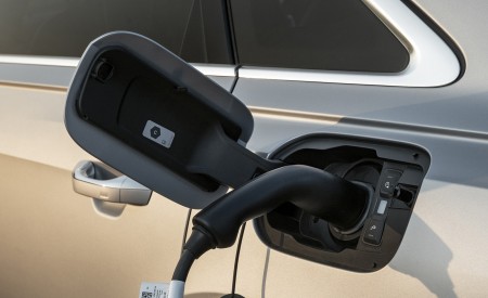 2022 Audi A8 L 60 TFSI e (UK-Spec; Plug-In Hybrid) Charging Connector Wallpapers 450x275 (31)