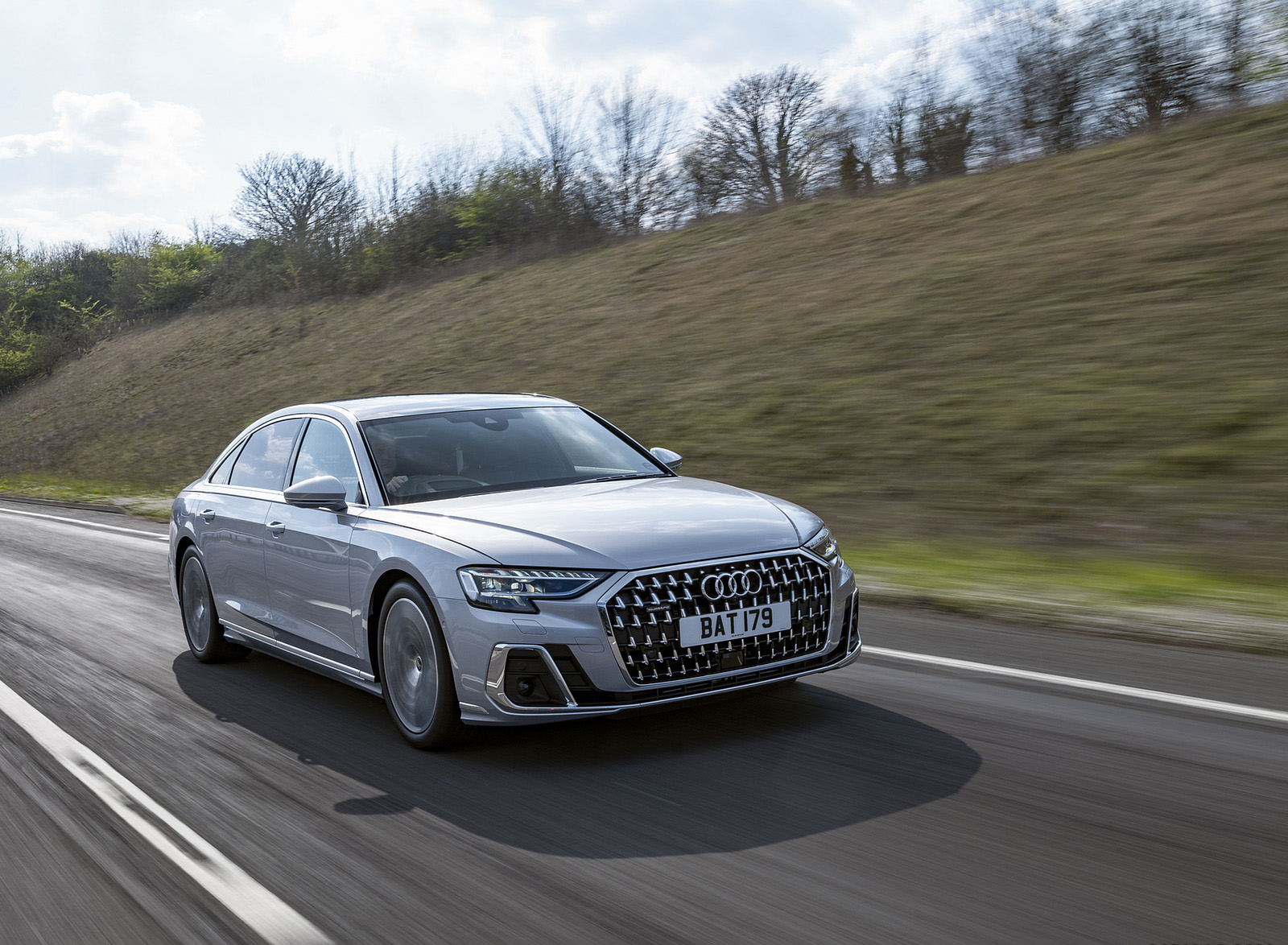 2022 Audi A8 L 60 TFSI e (UK-Spec; Plug-In Hybrid) Front Three-Quarter Wallpapers #8 of 64