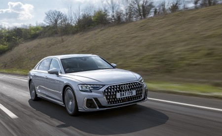 2022 Audi A8 L 60 TFSI e (UK-Spec; Plug-In Hybrid) Front Three-Quarter Wallpapers 450x275 (14)