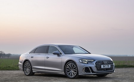 2022 Audi A8 L 60 TFSI e (UK-Spec; Plug-In Hybrid) Front Three-Quarter Wallpapers 450x275 (19)