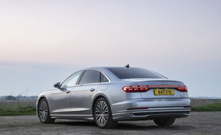 2022 Audi A8 L 60 TFSI e (UK-Spec; Plug-In Hybrid) Rear Three-Quarter Wallpapers 450x275 (20)