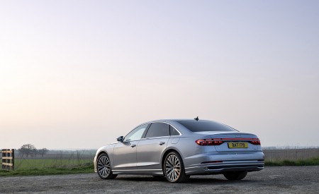 2022 Audi A8 L 60 TFSI e (UK-Spec; Plug-In Hybrid) Rear Three-Quarter Wallpapers 450x275 (22)