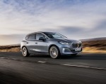 2022 BMW 2 Series 220i Active Tourer (UK-Spec) Front Three-Quarter Wallpapers 150x120 (43)