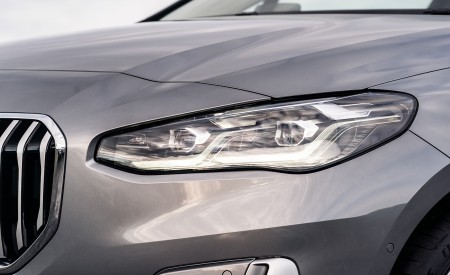 2022 BMW 2 Series 220i Active Tourer (UK-Spec) Headlight Wallpapers 450x275 (61)