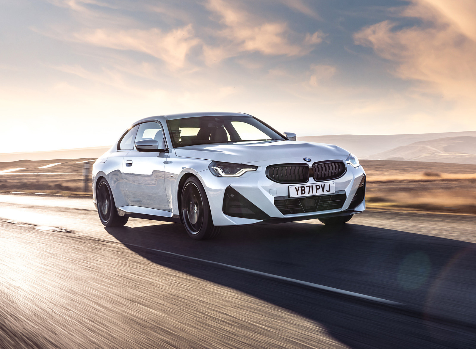 2022 BMW 2 Series 220i Coupé (UK-Spec) Front Three-Quarter Wallpapers #40 of 80