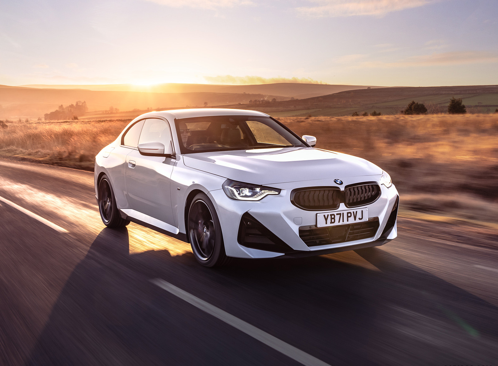 2022 BMW 2 Series 220i Coupé (UK-Spec) Front Three-Quarter Wallpapers #41 of 80