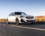 2022 BMW 2 Series 220i Coupé (UK-Spec) Front Three-Quarter Wallpapers 150x120 (50)