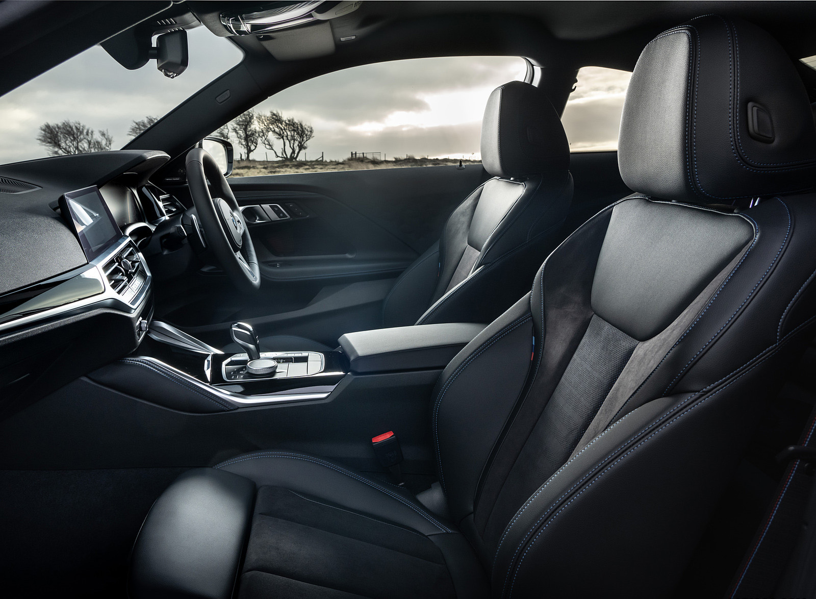2022 BMW 2 Series 220i Coupé (UK-Spec) Interior Front Seats Wallpapers #79 of 80