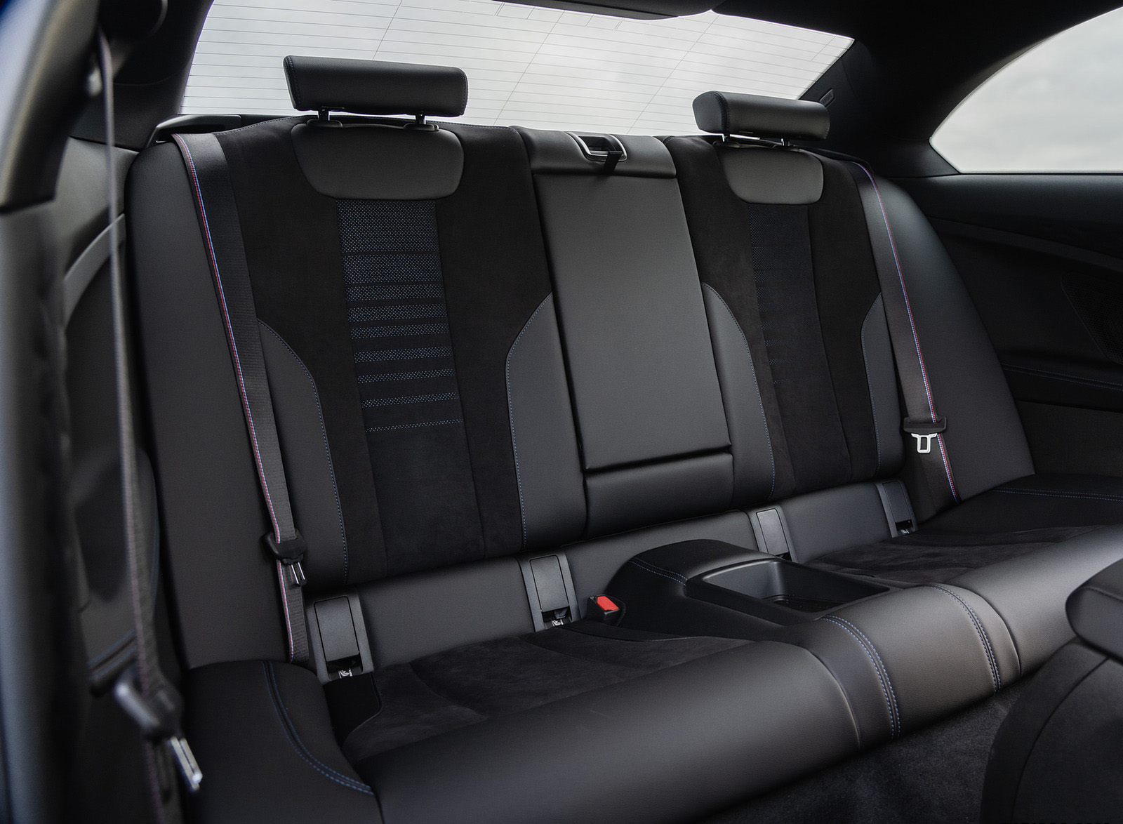 2022 BMW 2 Series 220i Coupé (UK-Spec) Interior Rear Seats Wallpapers #80 of 80