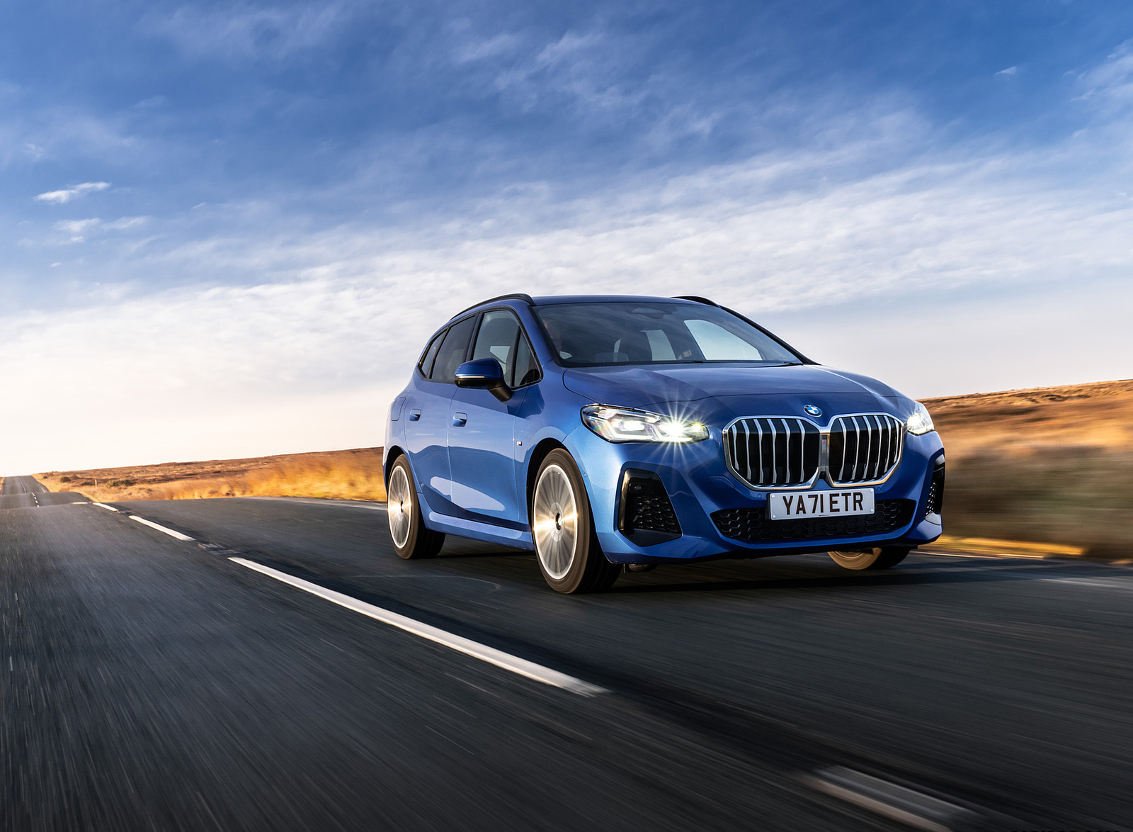 2022 BMW 2 Series 223i Active Tourer (UK-Spec) Front Three-Quarter Wallpapers #6 of 83