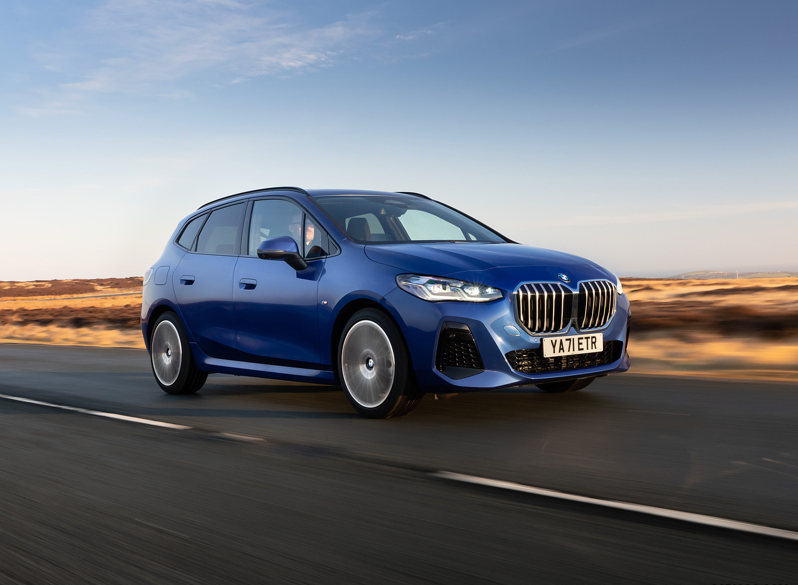 2022 BMW 2 Series 223i Active Tourer (UK-Spec) Front Three-Quarter Wallpapers (4)