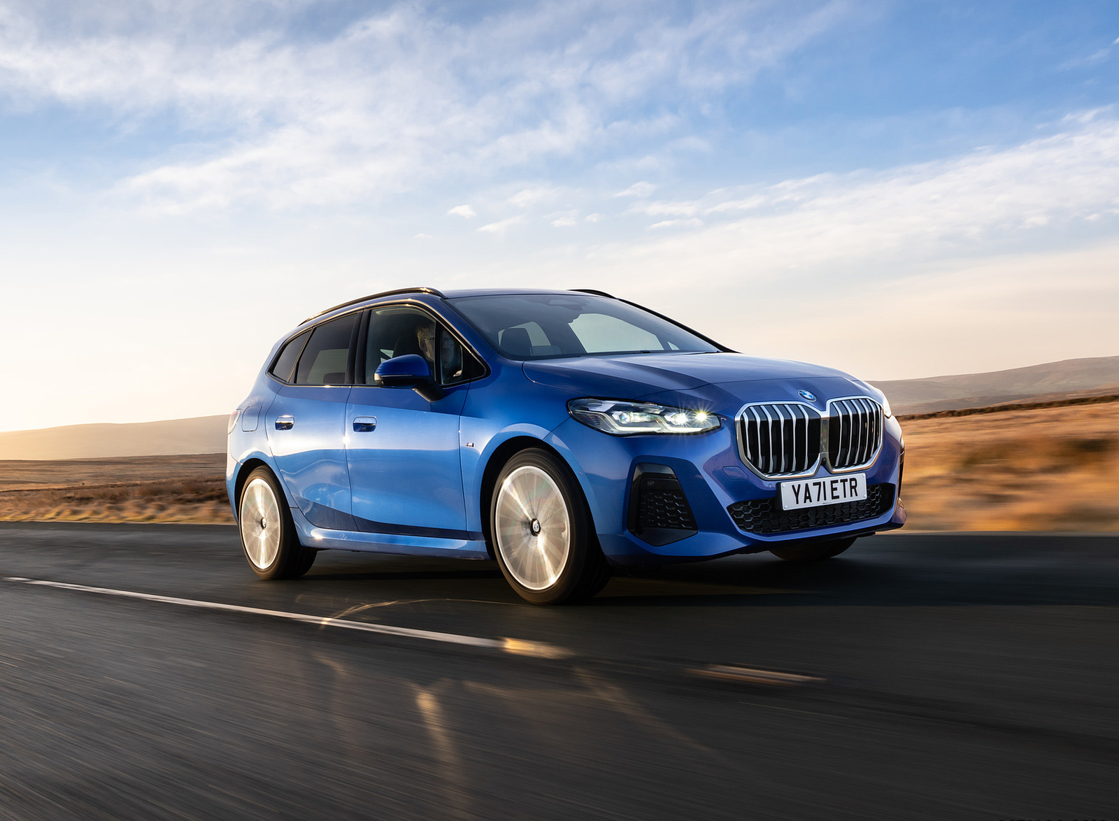 2022 BMW 2 Series 223i Active Tourer (UK-Spec) Front Three-Quarter Wallpapers (8)