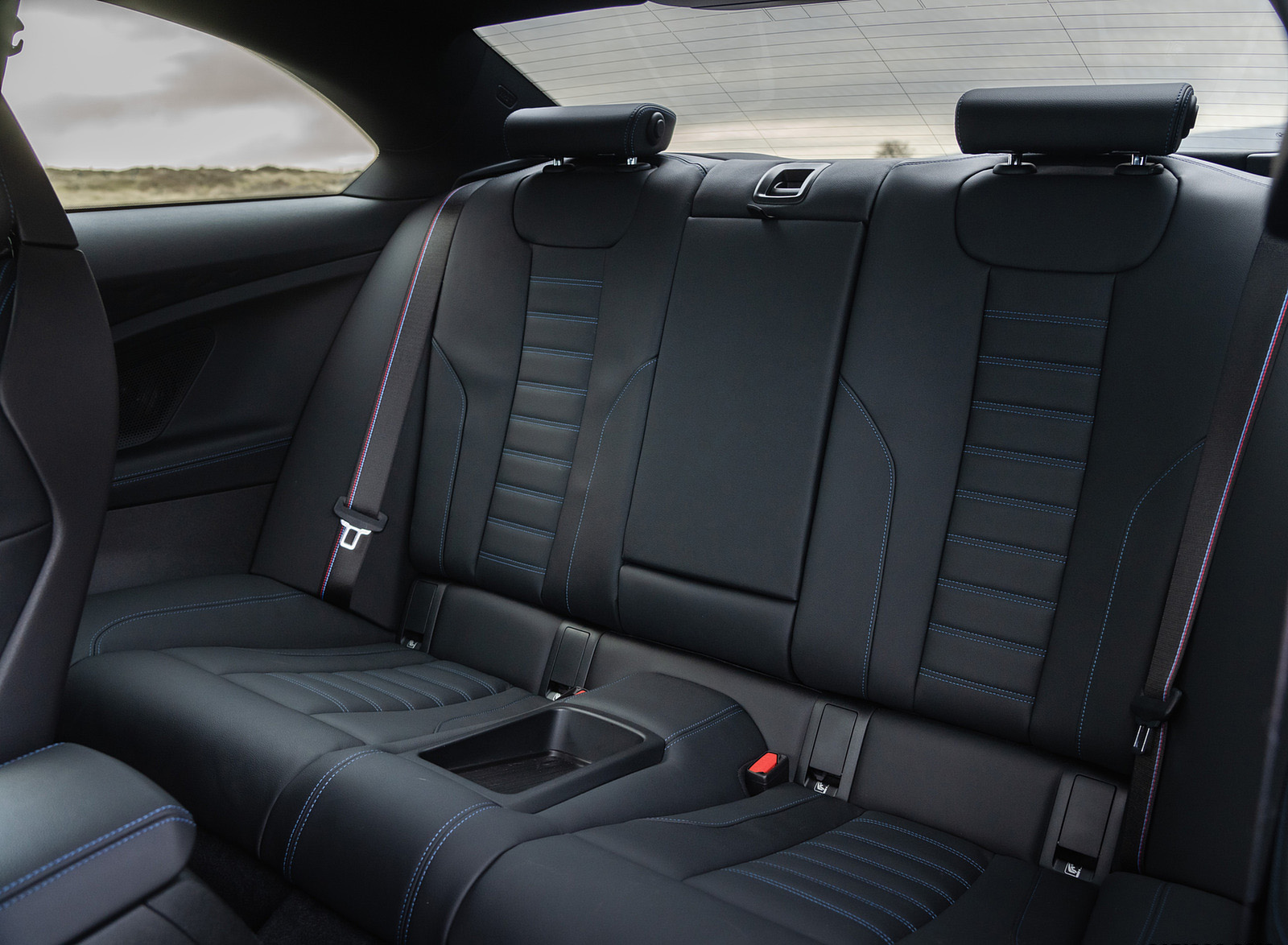 2022 BMW 2 Series M240i Coupé (UK-Spec) Interior Rear Seats Wallpapers #38 of 80