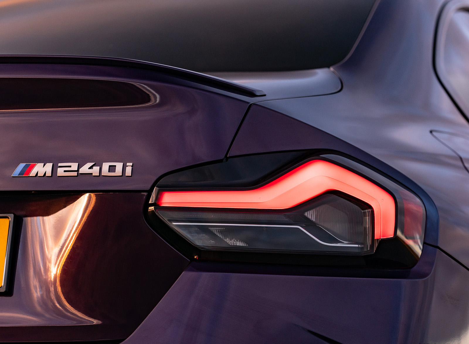 2022 BMW 2 Series M240i Coupé (UK-Spec) Tail Light Wallpapers #22 of 80
