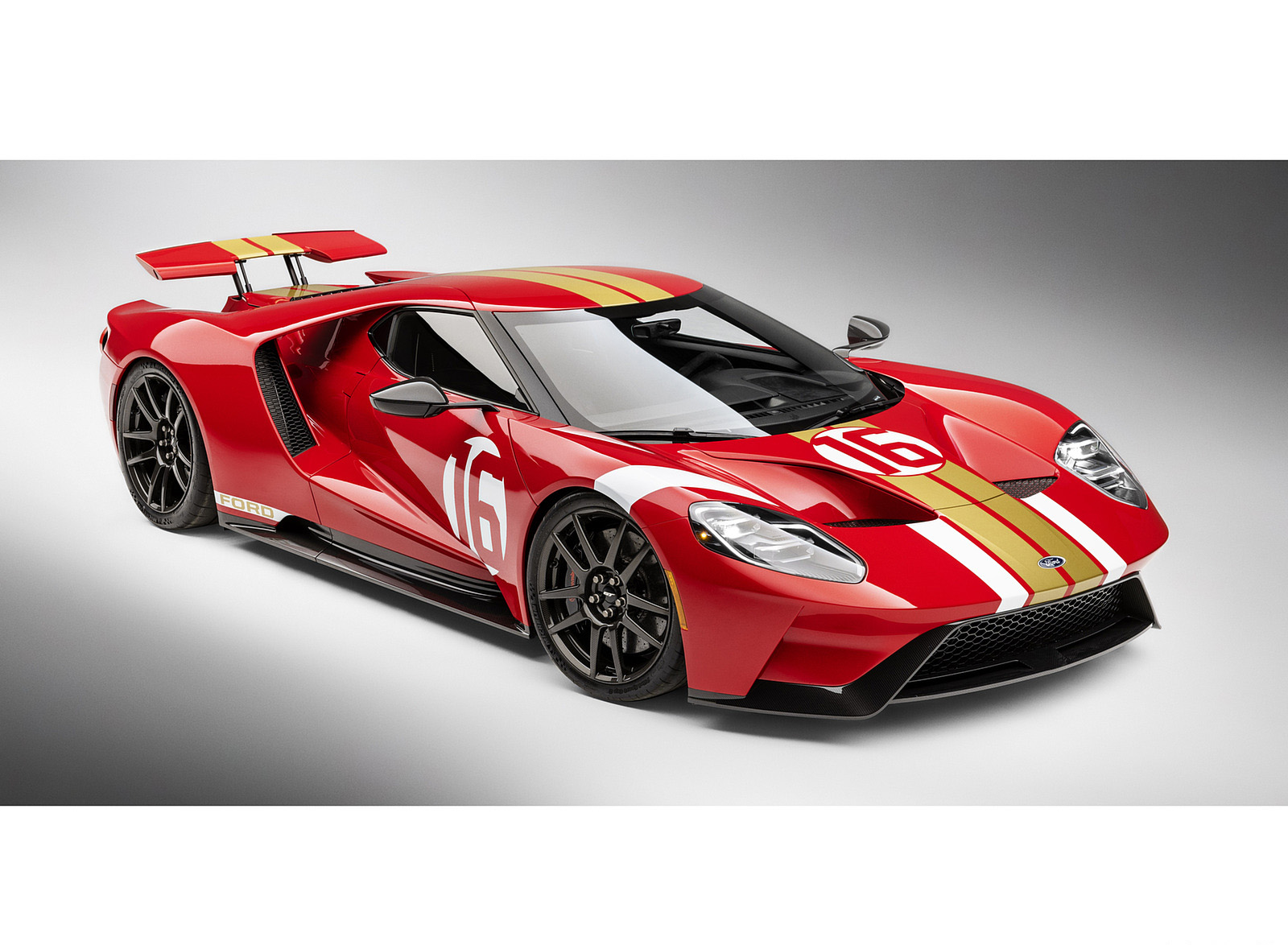 2022 Ford GT Alan Mann Heritage Edition Front Three-Quarter Wallpapers (1). Download Wallpaper