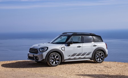 2022 MINI Cooper S Countryman ALL4 Untamed Edition Front Three-Quarter Wallpapers 450x275 (67)