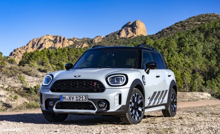 2022 MINI Cooper S Countryman ALL4 Untamed Edition Front Three-Quarter Wallpapers 450x275 (63)