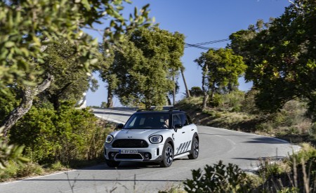 2022 MINI Cooper S Countryman ALL4 Untamed Edition Front Three-Quarter Wallpapers 450x275 (15)