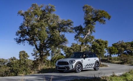 2022 MINI Cooper S Countryman ALL4 Untamed Edition Front Three-Quarter Wallpapers 450x275 (9)