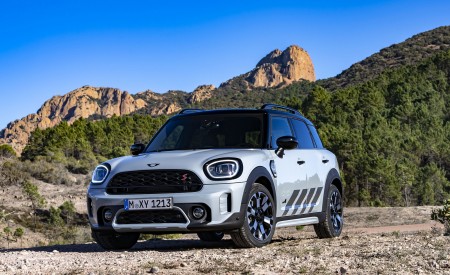2022 MINI Cooper S Countryman ALL4 Untamed Edition Front Three-Quarter Wallpapers 450x275 (64)
