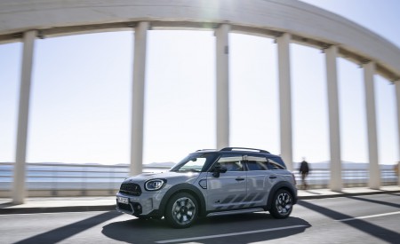 2022 MINI Cooper S Countryman ALL4 Untamed Edition Front Three-Quarter Wallpapers 450x275 (37)