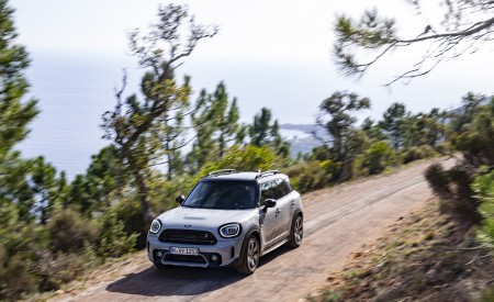 2022 MINI Cooper S Countryman ALL4 Untamed Edition Front Three-Quarter Wallpapers 450x275 (28)